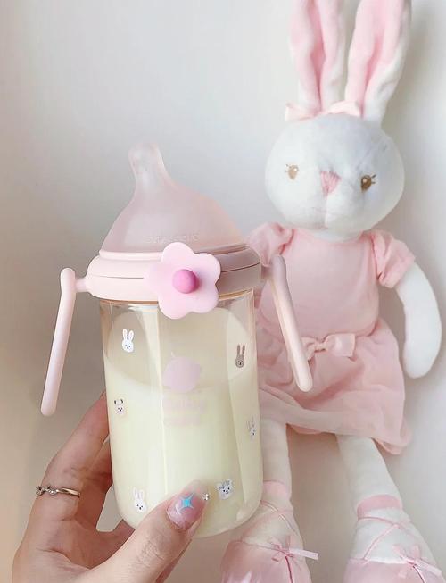小奶瓶图片