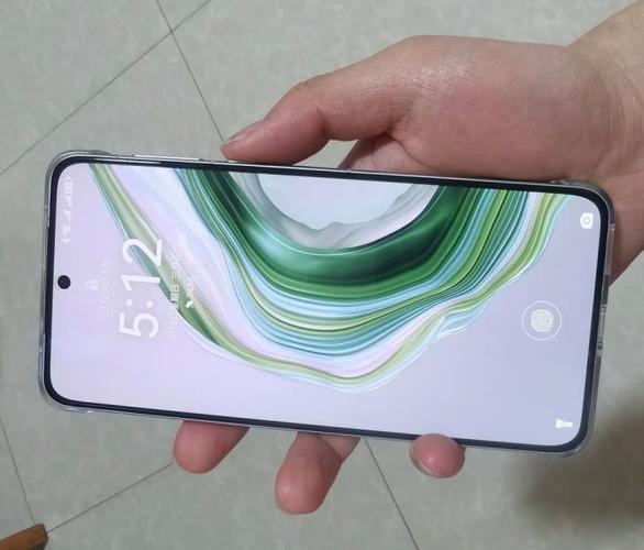 mate60一靠近就亮