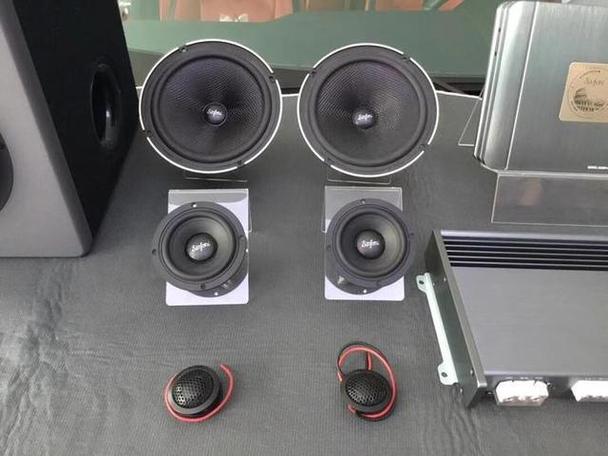 音箱一边声音大一边小