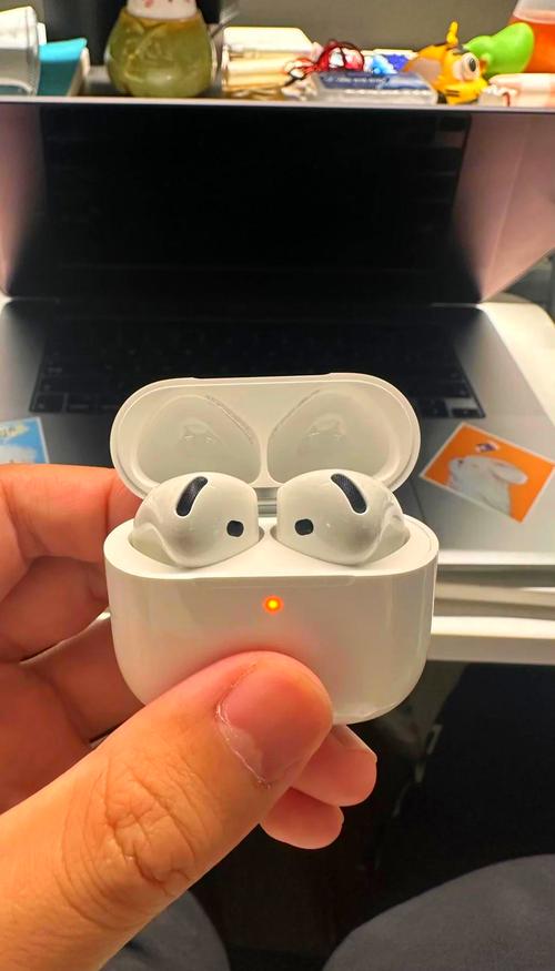 苹果蓝牙耳机充电耳机要拿出来吗