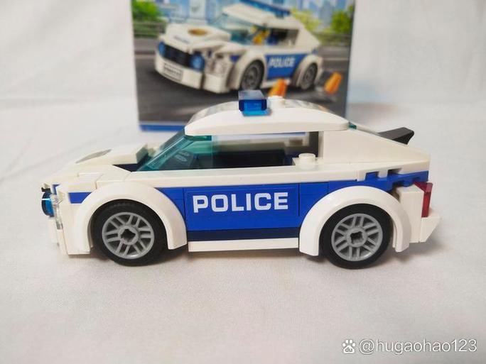 乐高警察巡逻车