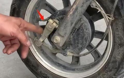 电动车刹车后给电不走