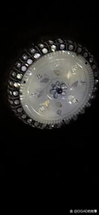 停电了但是灯还有微弱的亮光