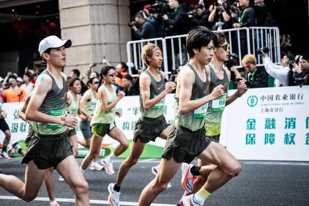 超人到处跑最新视频怎么没有了呢