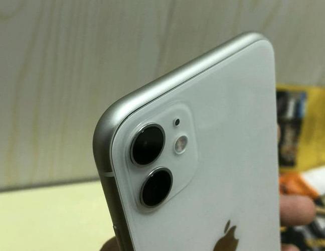 iphone11摄像头钢圈掉漆