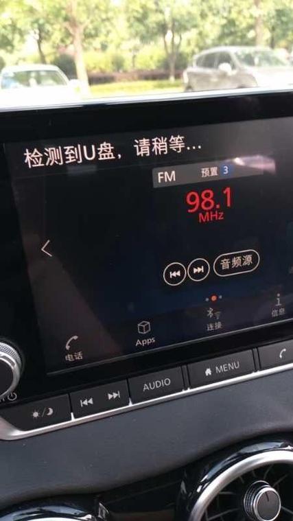 为什么u盘里的歌在车里放不出来