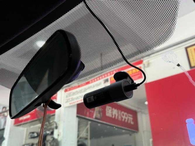 70迈行车记录仪安装