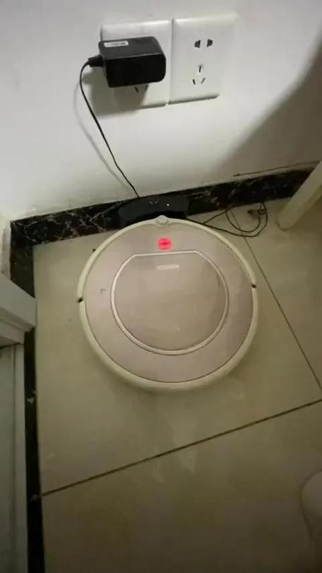 扫地机器人一直闪红灯是什么意思