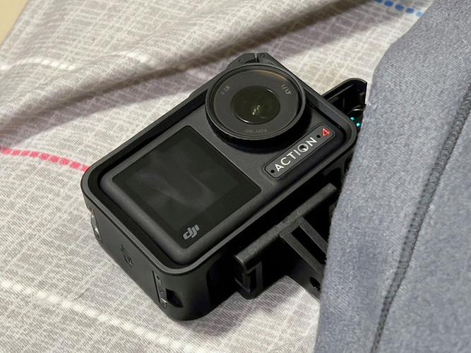 大疆action 4充电器用哪个