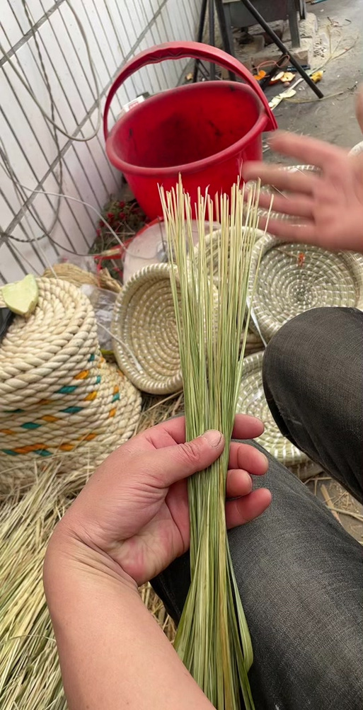用稻草做手工教程截图3