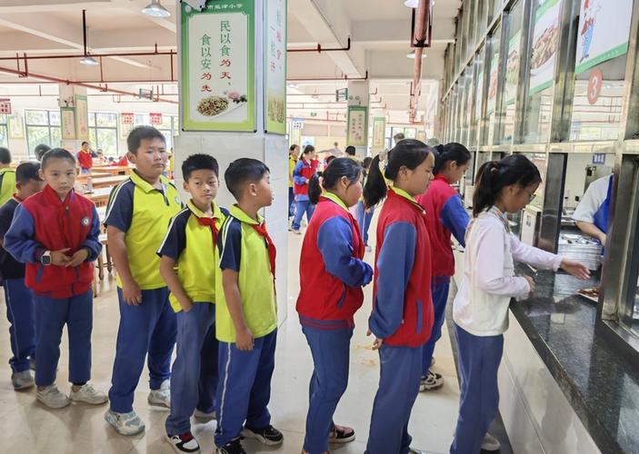 学生排队图片