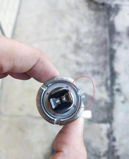汽车远近光灯泡通用吗