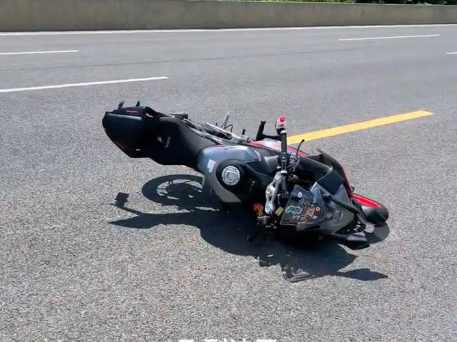 摩托车死亡摇摆