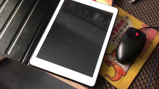 ipad屏幕上下跳