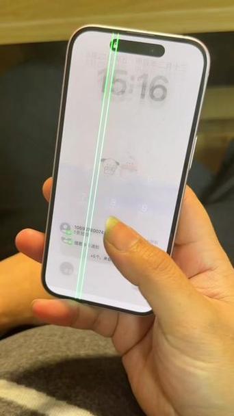 手机中间出现一条白线是什么情况