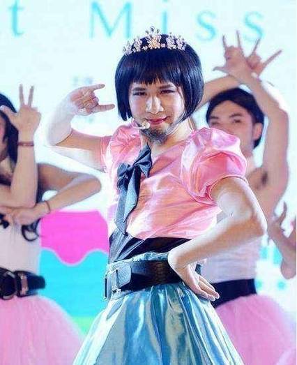 一男生喜欢上男扮女装截图2