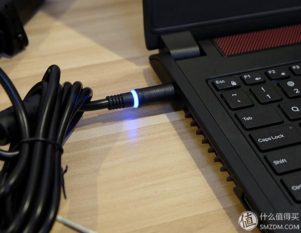 戴尔笔记本充电时灯是什么颜色