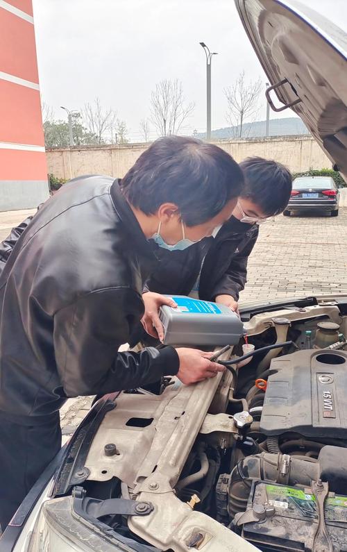 后备箱打不开跟天冷有关系吗