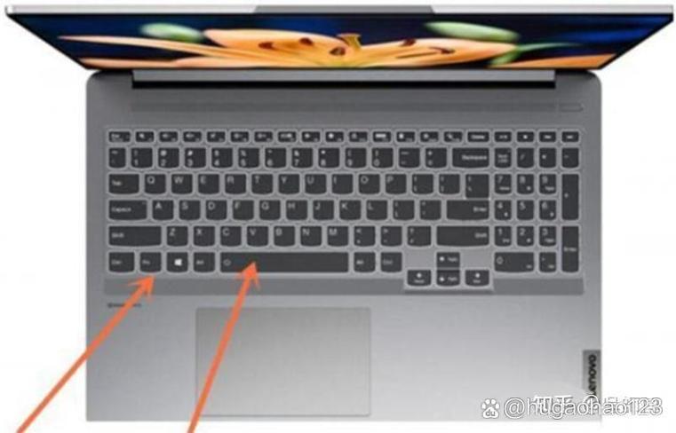 联想小新键盘如何亮