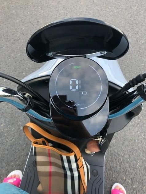 爱玛电动车显示屏显示蓝牙标志但没