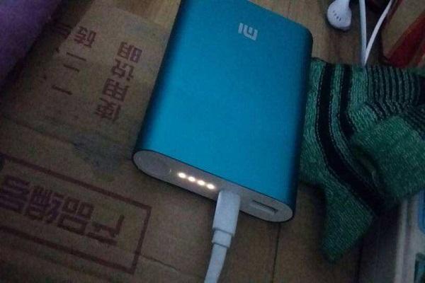 小米充电宝一直闪烁充不进电
