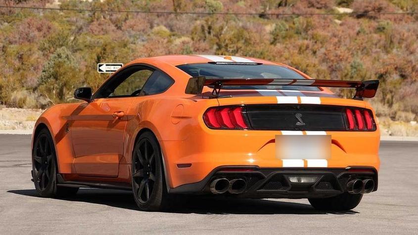 福特野马蝰蛇GT500