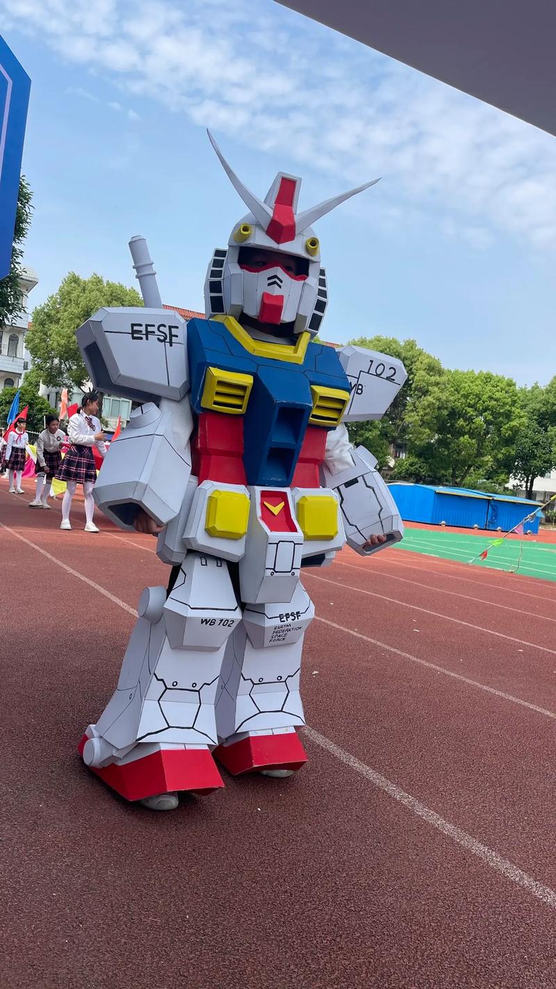 小学生自制穿戴机甲截图2
