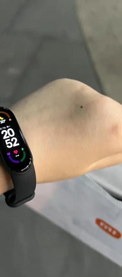 小米手环6 NFC版绑定门禁卡的步骤