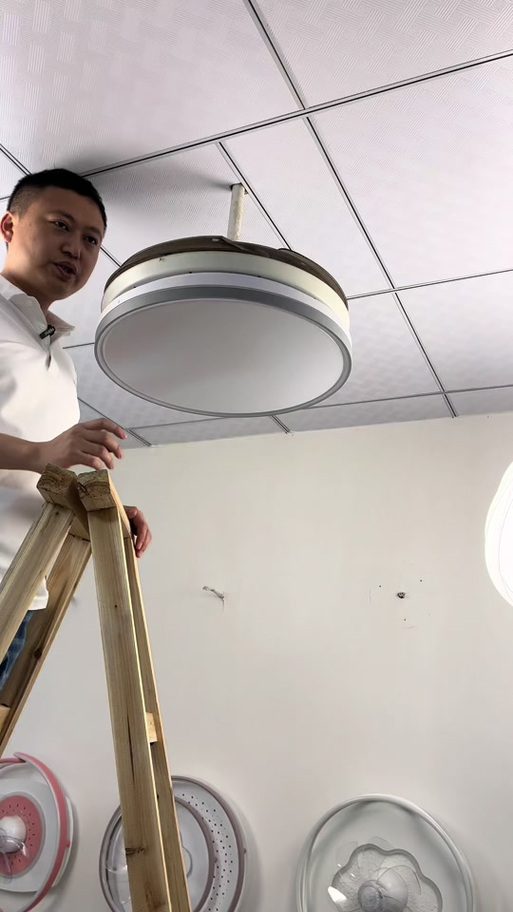 风扇灯扇叶拆卸视频