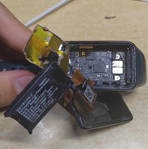 华为手环6怎么把表带拆下来