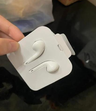 扁头接口耳机怎么用