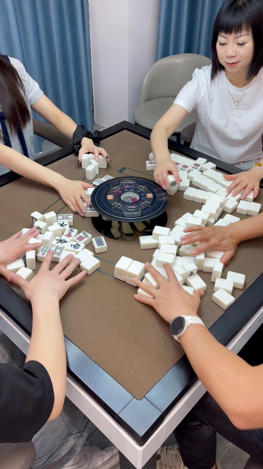 一起找个麻将馆打个麻将