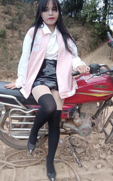 摩托载多个女人截图2