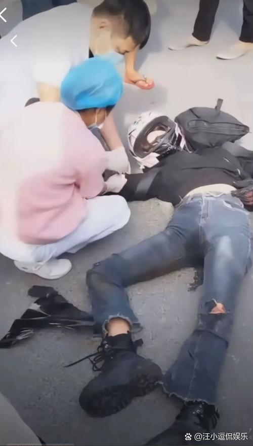 摩托载多个女人截图3