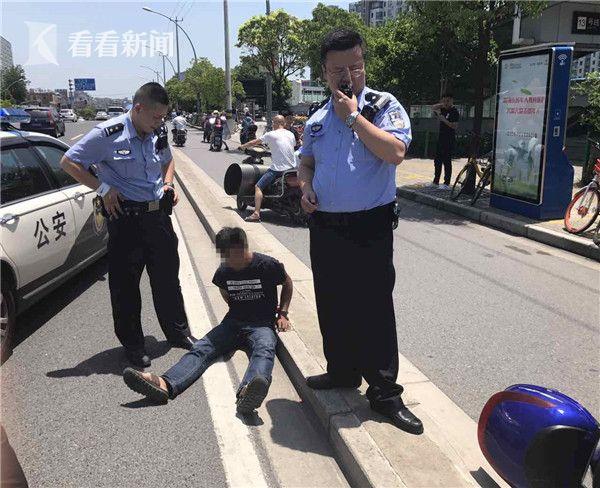 警察抓小偷的视频还有警察车