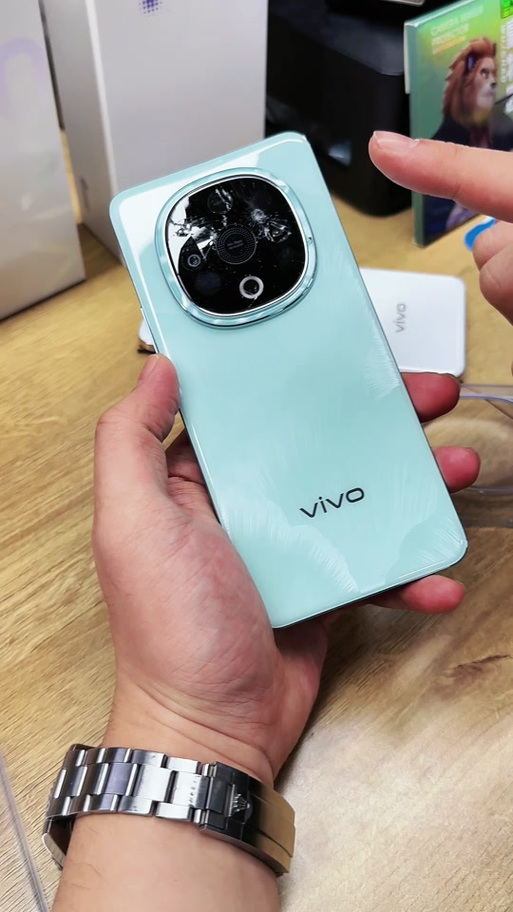 vivox哪款手机摄像头在中间