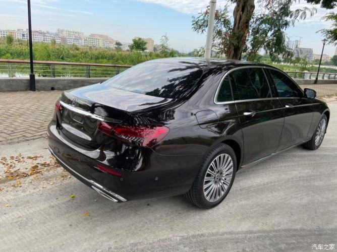 奔驰e300L运动版红宝石黑