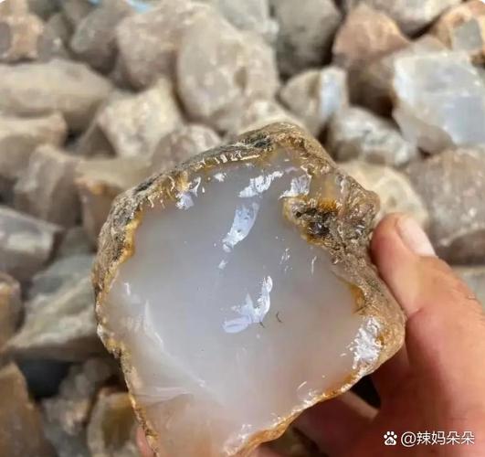 白色石头的种类图片