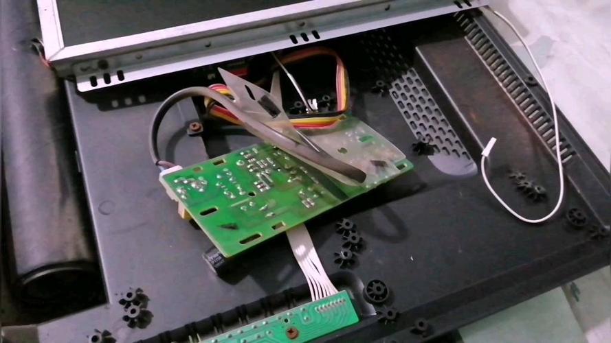 液晶电视声音自动变大