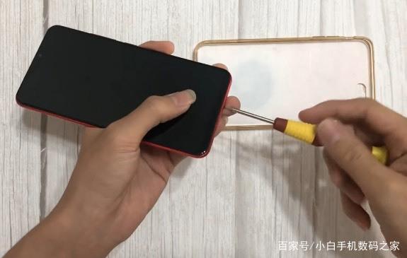 没有螺丝刀怎么拧开手机小螺丝钉