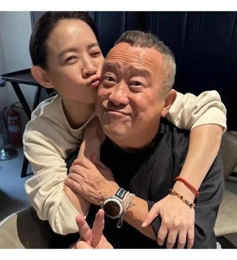 曾宝仪曾志伟什么关系
