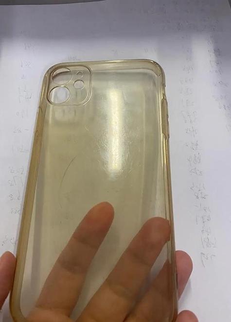 白色手机壳发黄还能用多久
