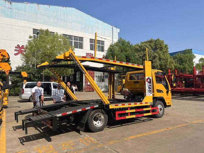 运输小轿车的双层拖车
