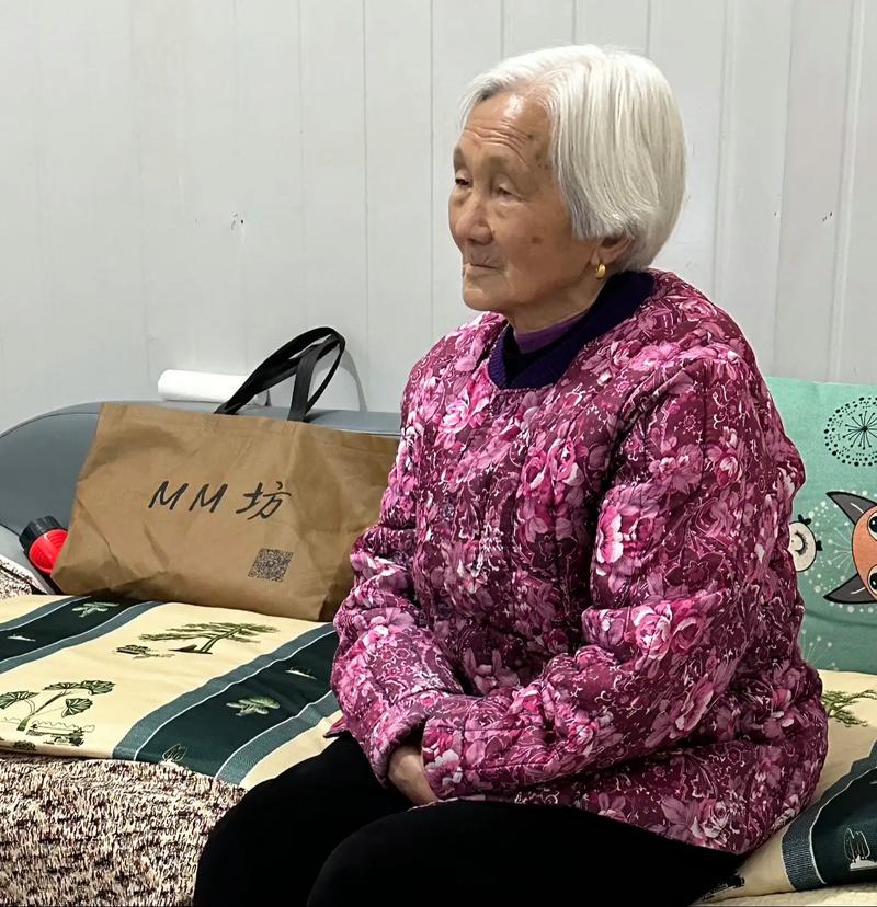 白白胖胖的老人