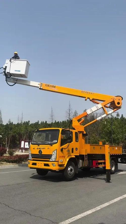车载式高空作业车