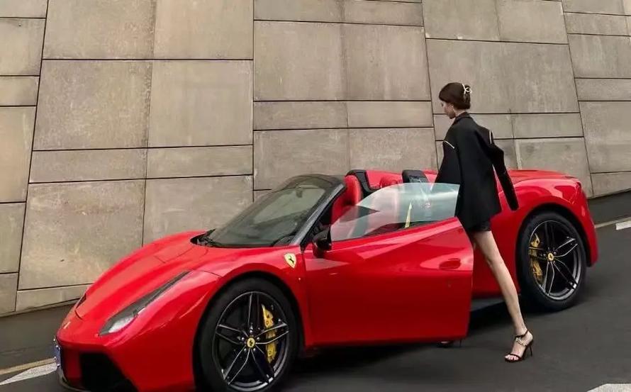 ferrari女生