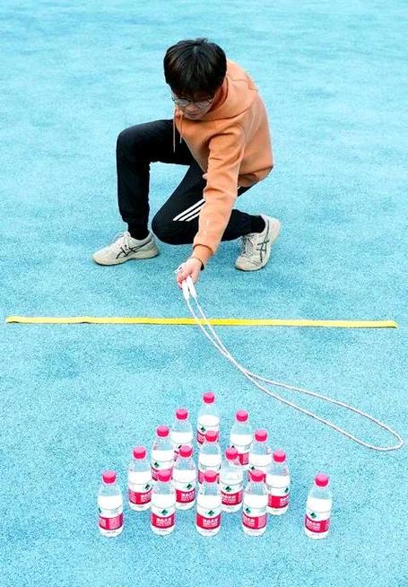 矿泉水瓶游戏