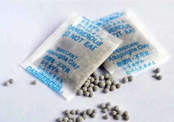 怎样使用干燥剂救手机