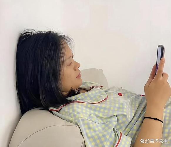 手机从床上掉到地板上会坏吗