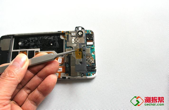 oppo手机打开后盖的步骤